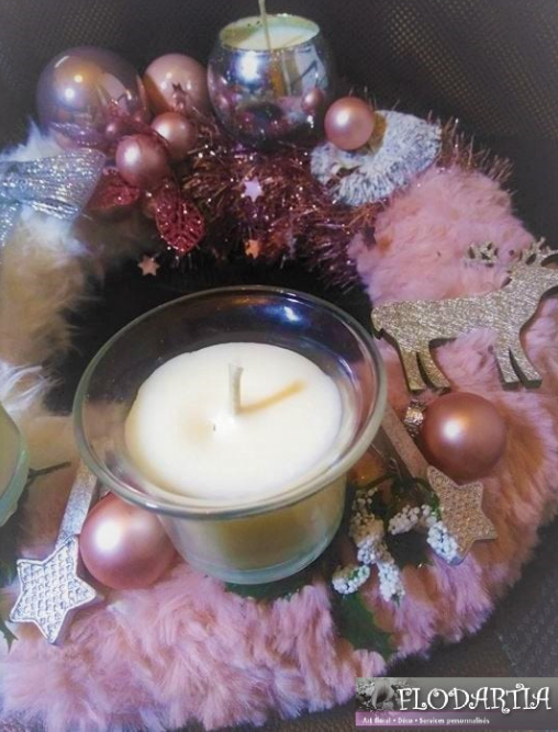 Couronne de l'Avent rose argenté avec bougies à la cire de soja et parfum de Grasse : pomme cannelle